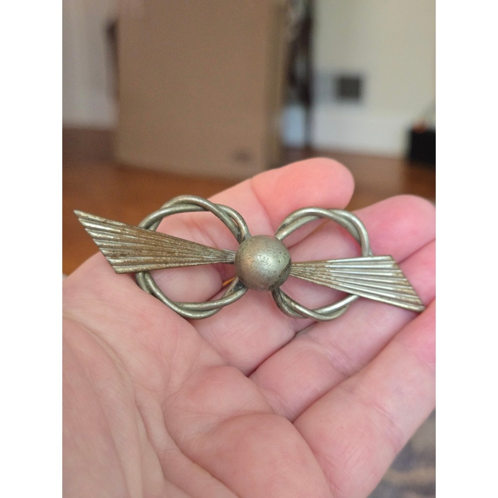 Art Deco Style Brooch Silvertone Geometric
Unsigned Estate Piece